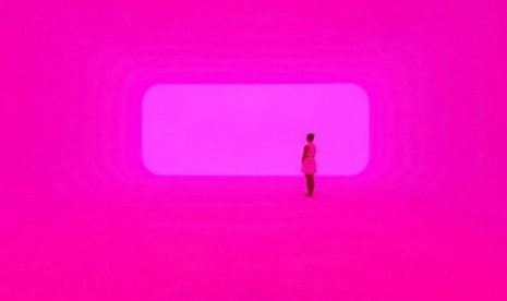   Tour pameran karya James Turrell bertujuan menghilangkan batasan antara sang seniman dan pengunjung.