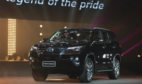 Toyota Fortuner generasi terbaru.