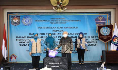 TP PKK Pusat Bekali Kader PKK Pro Sehat Kendali Covid-19