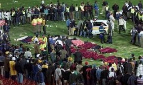 Tragedi pada Sowerto derby di Afrika Selatan 11 April 2001 silam.