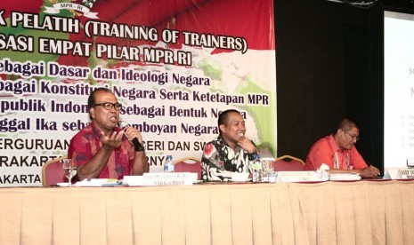 Training of Trainers (pelatihan untuk pelatih) Empat Pilar MPR untuk kalangan dosen perguruan tinggi negeri dan swasta se-Surakarta, Jumat (24/11).