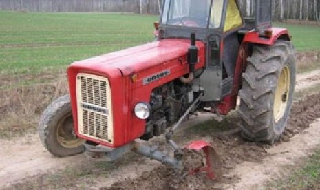 Traktor yang dikemudikan Marcin