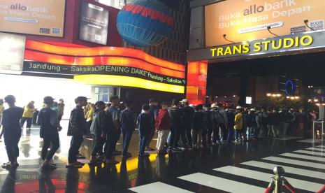 Trans Studio Bandung dipadati oleh pengunjung anak-anak yang tengah menghabiskan waktu libur sekolah, Rabu (29/6/2022).