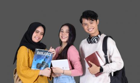 Tren dunia IT (Information Technology) seringkali menjadi tujuan utama generasi muda memilih jurusan kuliah yang tepat dengan menimbangkan prospek karir di masa depan. 