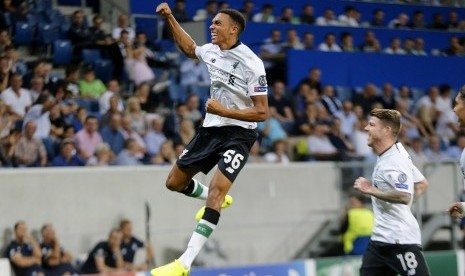 Trent Alexander-Arnold (kiri).