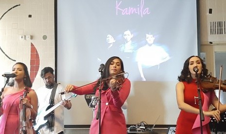 Trio musik violinist-vocalist Kamila