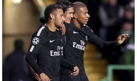 Trio penyerang Paris Saint-Germain: (dari kiri) Neymar, Edinson Cavani, dan Kylian Mbappe.