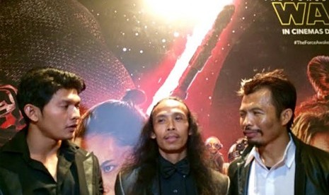 Trio The Raid ko Uwais, Yayan Ruhian, dan Cecep Arif yang berperan dalam film Star Wars: The Force Awakens. 