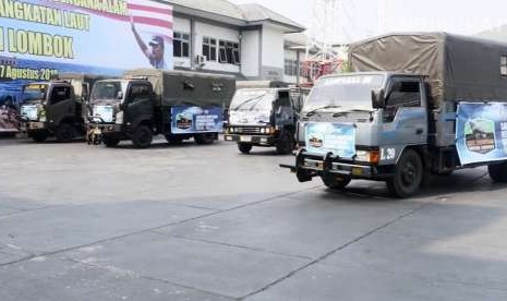 Truk bantuan logistik untuk korban bencana gempa di Lombok