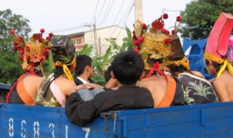 Truk mengangkut penumpang. ilustrasi