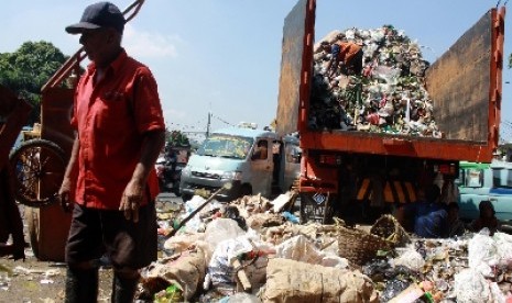 Truk pengangkut sampah (ilustrasi).