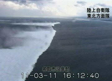 Tsunami yang melanda Jepang 11 Maret lalu.