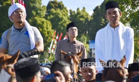 Gubernur NTB TGB Zainul Majdi , Abdullah Gymnastiar (Aa Gym), dan Ustaz Abdul Somad (UAS) berkuda bersama di Eco Pesantren Daarut Tauhiid, Bandung, Jawa Barat, Ahad (1/4)