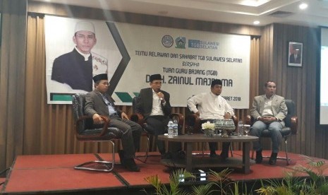 Tuan Guru Bajang (TGB) Muhammad Zainul Majdi bertemu dengan relawan dan Sahabat TGB Sulsel di Hotel Arthama, Makassar, Sulsel, Sabtu (24/3).