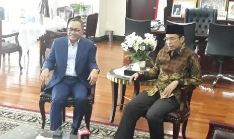 Tuan Guru Bajang (TGB) Muhammad Zainul Majdi bertemu Ketua MPR RI Zulkifli Hasan di ruang kerja Ketua MPR RI, Jakarta, Rabu (9/5). 