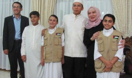 Tuan Guru Bajang yang juga Gubernur NTB Dr Zainul Majdi dan istri, Hj Erica menyambut santri Daqu Gaza