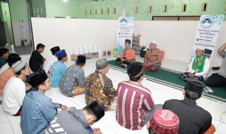 Tuan Guru Sahabat (TGS) Sumatra Utara (Sumut) mengadakan sahur bersama Badan Keswadayaan Masyarakat (BKM) Masjid Al-Hakim dan warga Dusun VIII, Desa Kolam, Percut Sei Tuan, Deli Serdang, Sumatra Utara. 