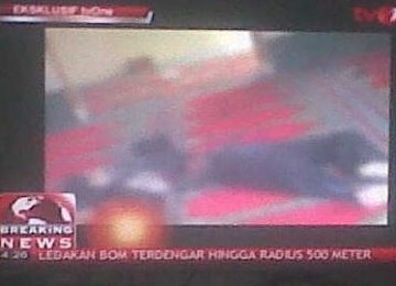 tubuh korban yang diduga pelaku bom bunuh diri