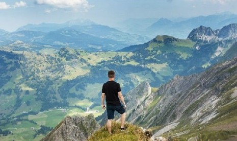 tubuh tidak hanya beradaptasi selama perjalanan pertama mendaki gunung, tetapi juga mempertahankan perubahan bahkan setelah kembali ke lingkungan yang memiliki tingkat elevasi lebih rendah.