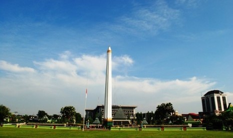 Tugu Pahlawan.