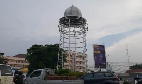 Tugu Pamulang di Kota Tangerang Selatan (Tangsel) yang mendapat olok-olok dari warganet.