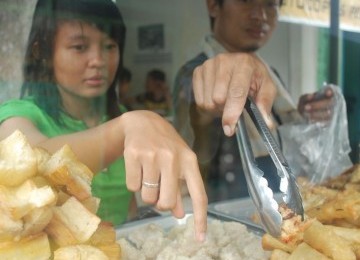 Tukang penjual makanan gorengan, ilustrasi