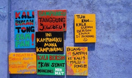 Tulisan di kampung warna warni Lombok.