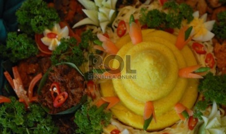 Tumpeng, kuliner khas Indonesia.