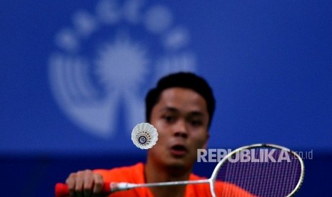 Pebulu tangkis Indonesia Anthony Sinisuka Ginting mempersiapkan diri menjelang tampil di BWF Tour Finals 2019.