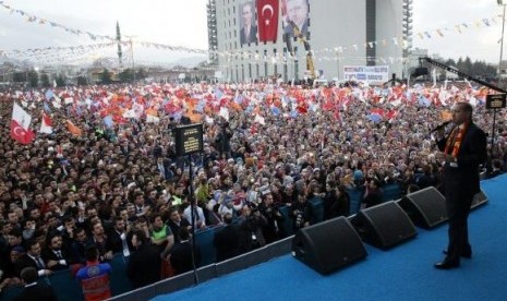 Turkey's Prime Minister Tayyip Erdogan addresses his supporters during an election rally of his ruling Ak Party (AKP) in Malatya March 6, 2014 file photo.