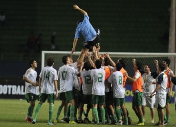 Turkmenistan merayakan kemenangan 3-1 atas Indonesia di leg pertama pra-olimpiade di Stadion Jakabaring Palembang, Rabu (23/2) malam.