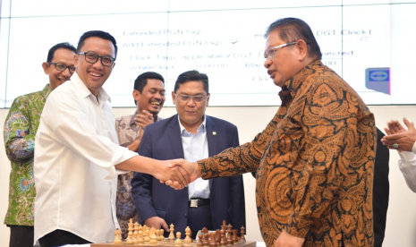 Turnamen Catur Internasional dalam rangka Taspen Anniversary Cup Chess Team Fide Rated I/XIV resmi dibuka Menpora Imam Nahrawi bersama Ketua Umum PB Percasi GM Utut Adianto di Auditorium Gedung Taspen, Jakarta, Senin (22/4).