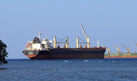 Two cargo ships loaded with nickle are harbouring in Morowali, West Sumatra. 