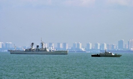 Two Indonesian navy ships patrol near Singaporean waters. (illustration)  