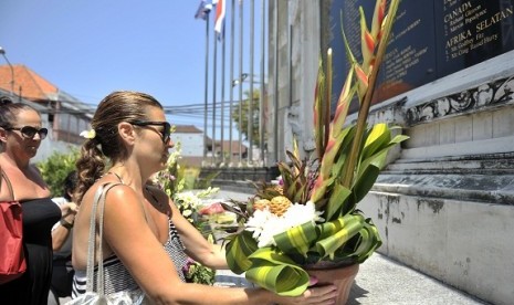 Two relatives of Bali bombing victim lay the wreath in Bali Bombing Monument in Luta, Bali, three days before the 10 commemoration of the tragedy that cost 202 lives including 88 Australians and other nationalities.  