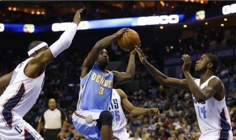 Ty Lawson (tengah)