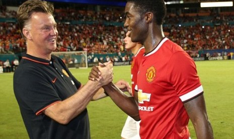 Tyler Blackett bersama Louis van Gaal