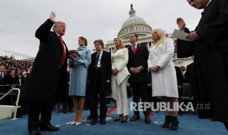  Mantan presiden Amerika Serikat (AS) Donald Trump, putranya Donald Trump Jr., dan putrinya Ivanka Trump diperiksa pengadilan New York. Ilustrasi.