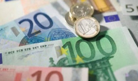 Dolar AS terjungkal dari level tertinggi empat minggu pada akhir perdagangan Rabu (9/9). Pelemahan tertinggi terjadi terhadap euro setelah sebuah laporan berita mengatakan pejabat Bank Sentral Eropa (ECB) menjadi lebih percaya diri dalam prospek pemulihan kawasan itu.