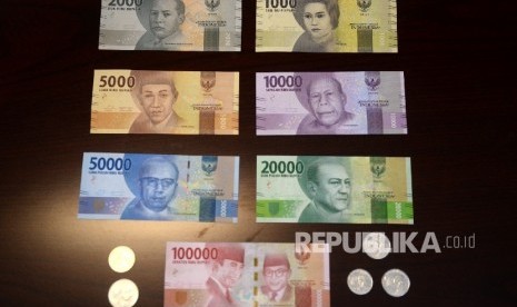 Uang Rupiah baru usai peresmian pengeluaran dan pengedaran uang rupiah tahun emisi 2016 di Bank Indonesia, Jakarta, pada 19 Desember 2016. 