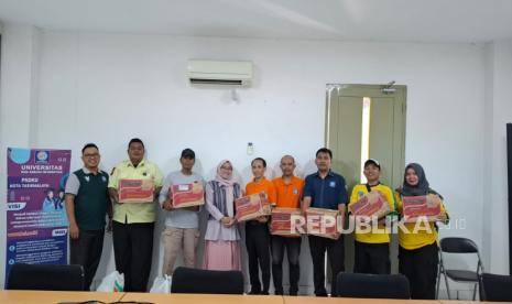 UBSI Kampus Tasikmalaya memberikan bingkisan Ramadhan berupa paket sembako  untuk para petugas kampus.