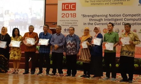 UBSI menerima sertifikat co-host ICIC 2018.