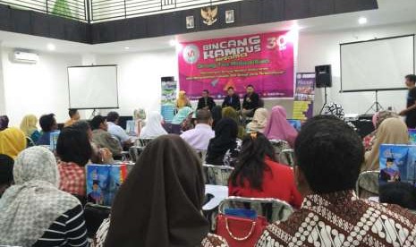 UBSI, PSDKU Pontianak menyelenggarakan talkshow Bincang Bersama Orang Tua.