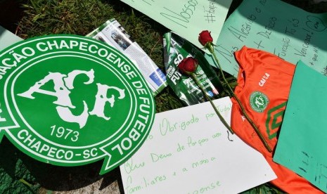 Ucapan duka atas tragedi korban jatuhnya pesawat yang mengangkut tim sepak bola Chapecoense, Brasil di Kolombia 