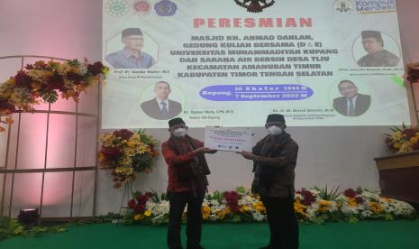 Uhamka menyalurkan bantuan awal sebesar Rp 250 juta untuk  pengelolaan air bersih di Desa Tliu,  Nusa Tenggara Timur (NTT), Rabu (7/9/2022).