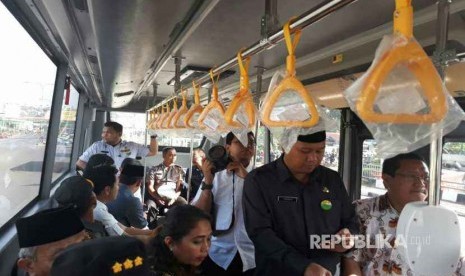 Uji coba bus Trans Patriot di Bekasi, Senin (18/12).