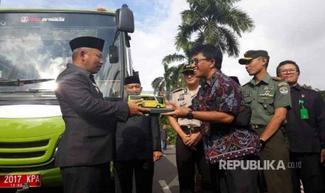 Uji coba bus Trans Patriot di Bekasi, Senin (18/12).