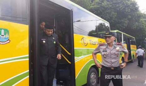 Uji coba bus Trans Patriot di Bekasi, Senin (18/12).