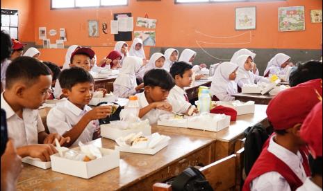 Ujicoba makan gratis makanan bergizi di sekolah dasar negeri (Ilustrasi)