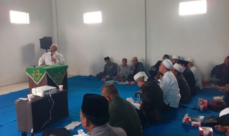 Ulama di Kota Tasikmalaya menggelar rapat di Pondok Pesantren An Nur Jarnauziyyah, Rabu (14/2). Sekitar 300 ulama hadir dalam rapat tersebut. 